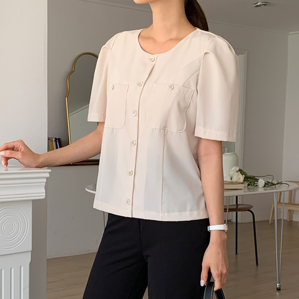 <font color="bb4b57"><b>Limited quantity SALE</b></font><br> <font color="#810100"><b>[D_Self-made]</b></font> Two-pocket button blouse