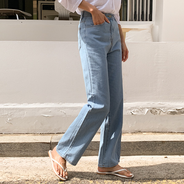 <font color="bb4b57"><b>Limited quantity SALE</b></font><br> 2TYPE Summer Light Light blue denim pants (SL)