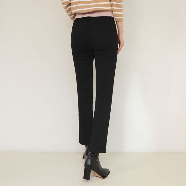 <font color="bb4b57"><b>Limited quantity SALE</b></font><br> 3 types of comfortable straight black jeans (long-short-regular length) (band waist) (S-2XL)