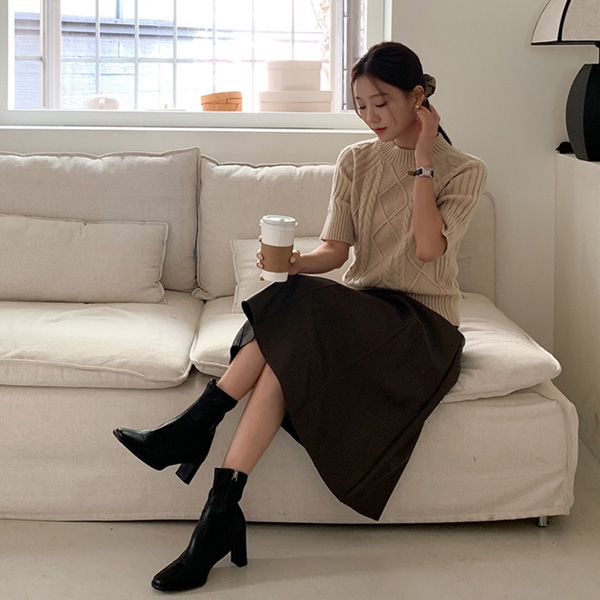 <font color="bb4b57"><b>Limited quantity SALE</b></font><br> Obbell Leather Flare Skirt