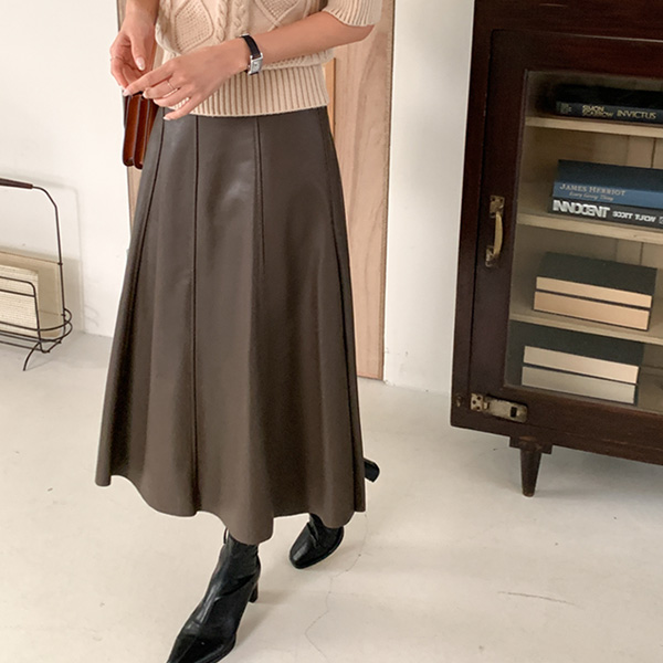 <font color="bb4b57"><b>Limited quantity SALE</b></font><br> Obbell Leather Flare Skirt
