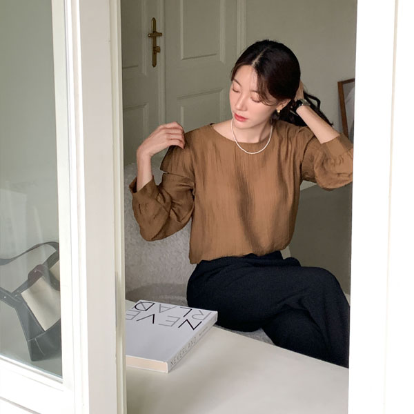 <font color="bb4b57"><b>Limited quantity SALE</b></font><br> Milky Silk Wrinkle Blouse