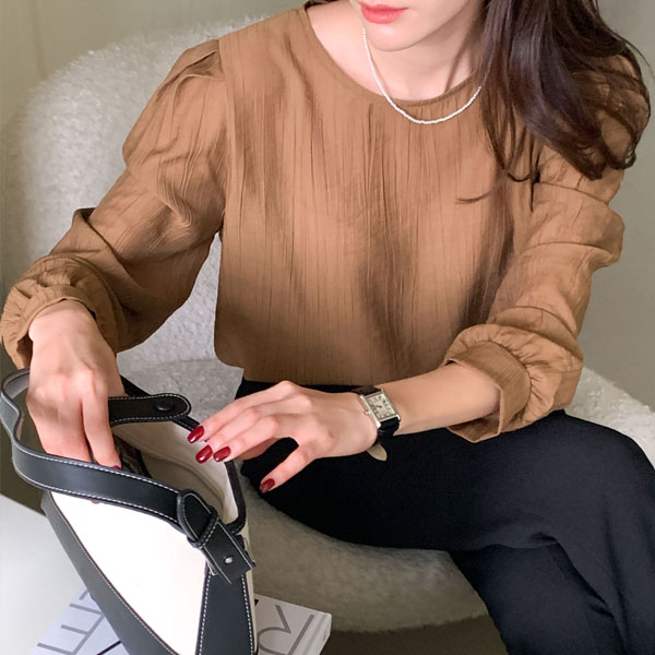 <font color="bb4b57"><b>Limited quantity SALE</b></font><br> Milky Silk Wrinkle Blouse