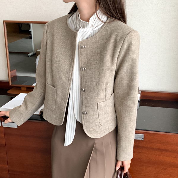 <font color="bb4b57"><b>Limited quantity SALE</b></font><br> Rueve Wool Crop Jacket