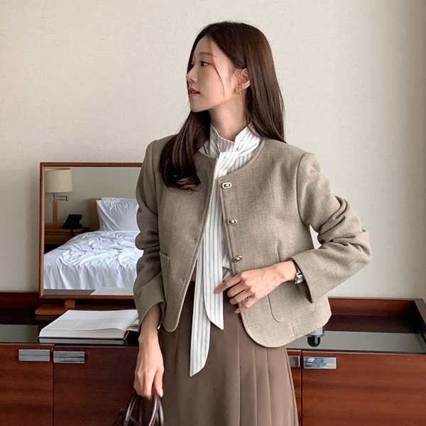 <font color="bb4b57"><b>Limited quantity SALE</b></font><br> Rueve Wool Crop Jacket