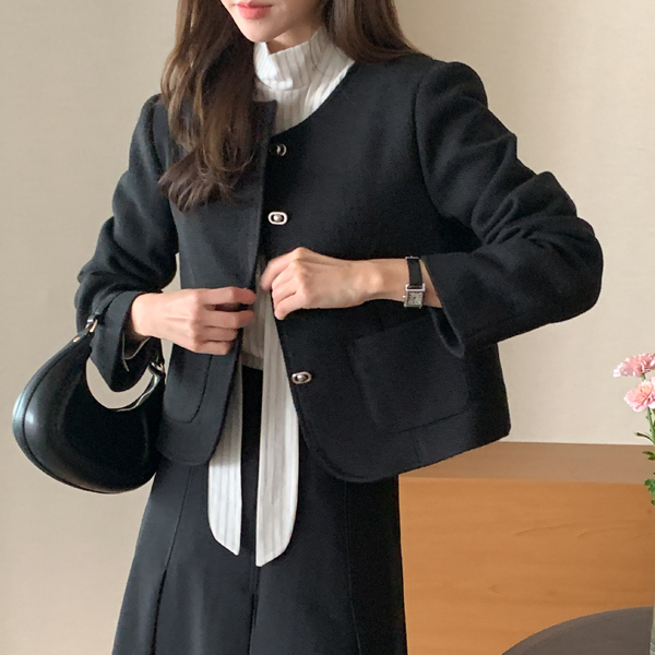 <font color="bb4b57"><b>Limited quantity SALE</b></font><br> Rueve Wool Crop Jacket