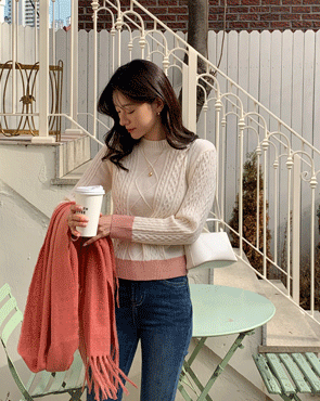 Log Simple Color Cable Round Knit