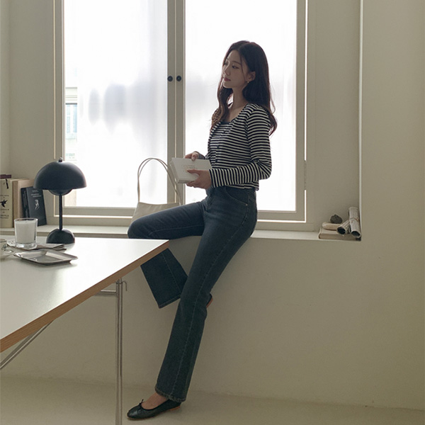 <font color="bb4b57"><b>Limited quantity SALE</b></font><br> pie Banding Boot cut Denim Pants(S-XL)