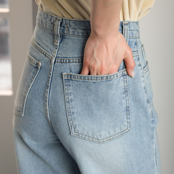 <font color="bb4b57"><b>Limited quantity SALE</b></font><br> Benny Light Blue Wide Denim Pants (S-XL)