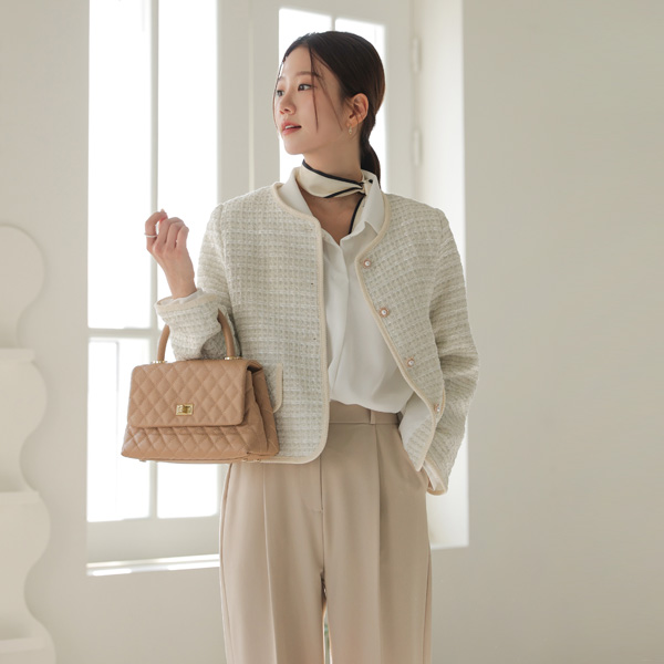 <font color="bb4b57"><b>Limited quantity SALE</b></font><br> Shine pearl button tweed jacket