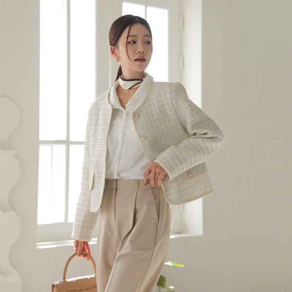 <font color="bb4b57"><b>Limited quantity SALE</b></font><br> Shine pearl button tweed jacket