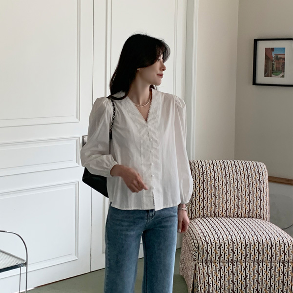 <font color="bb4b57"><b>Limited quantity SALE</b></font><br> Lace-up Balloon Blouse