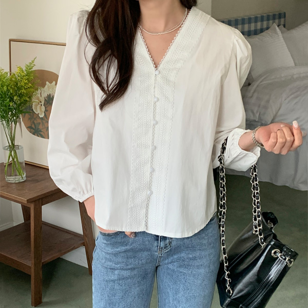 <font color="bb4b57"><b>Limited quantity SALE</b></font><br> Lace-up Balloon Blouse