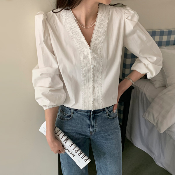 <font color="bb4b57"><b>Limited quantity SALE</b></font><br> Lace-up Balloon Blouse