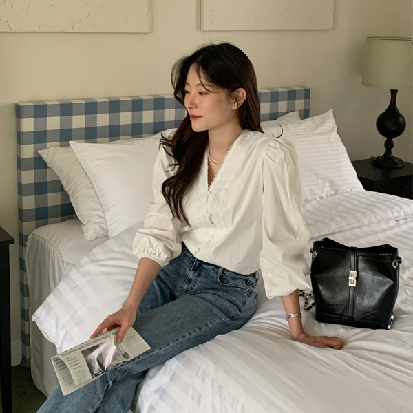 <font color="bb4b57"><b>Limited quantity SALE</b></font><br> Lace-up Balloon Blouse