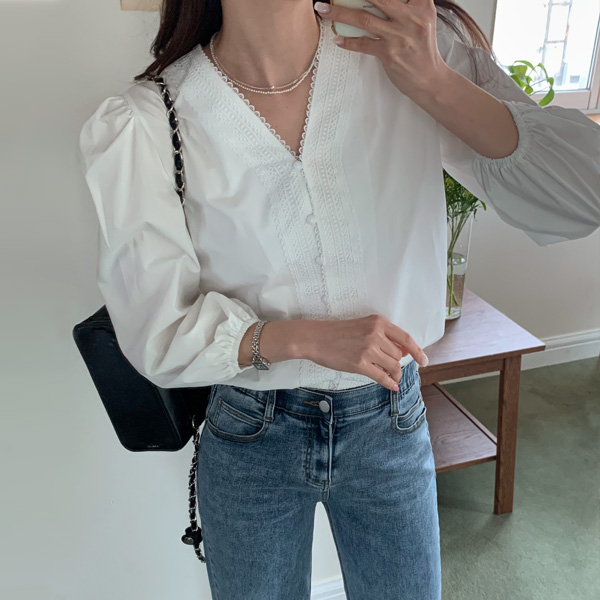 <font color="bb4b57"><b>Limited quantity SALE</b></font><br> Lace-up Balloon Blouse