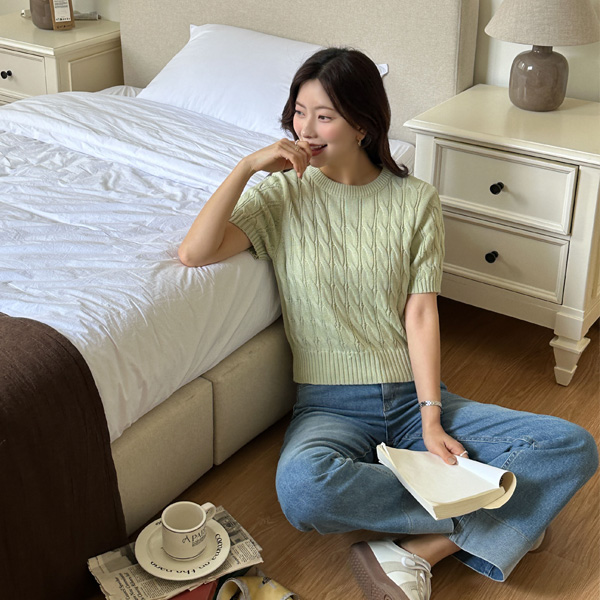 <font color="bb4b57"><b>Limited quantity SALE</b></font><br> Lime twisted short-sleeved knit