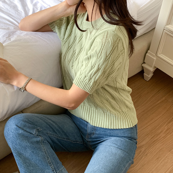 <font color="bb4b57"><b>Limited quantity SALE</b></font><br> Lime twisted short-sleeved knit