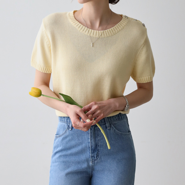 <font color="bb4b57"><b>Limited quantity SALE</b></font><br> heart shoulder button short sleeve knit