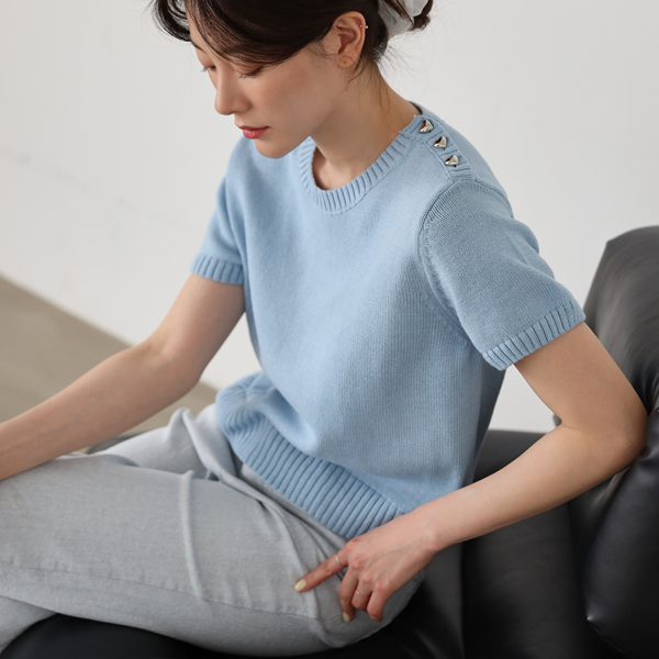 <font color="bb4b57"><b>Limited quantity SALE</b></font><br> heart shoulder button short sleeve knit