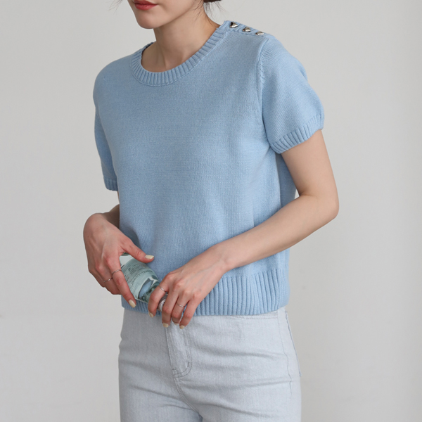 <font color="bb4b57"><b>Limited quantity SALE</b></font><br> heart shoulder button short sleeve knit