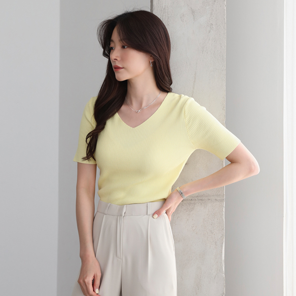 <b>Limited quantity SALE</b><br> clean V-neck rib knit