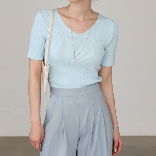 <b>Limited quantity SALE</b><br> clean V-neck rib knit