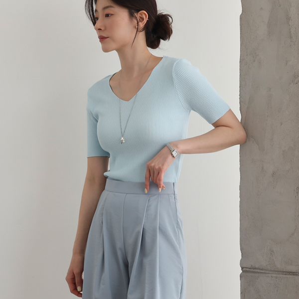 <b>Limited quantity SALE</b><br> clean V-neck rib knit