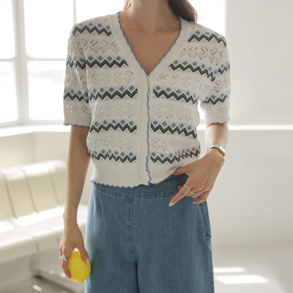 Ethnic wave button knit