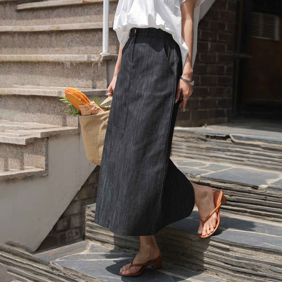 <font color="bb4b57"><b>Limited quantity SALE</b></font><br> Non-Fade Slim Flare Raw Denim Skirt