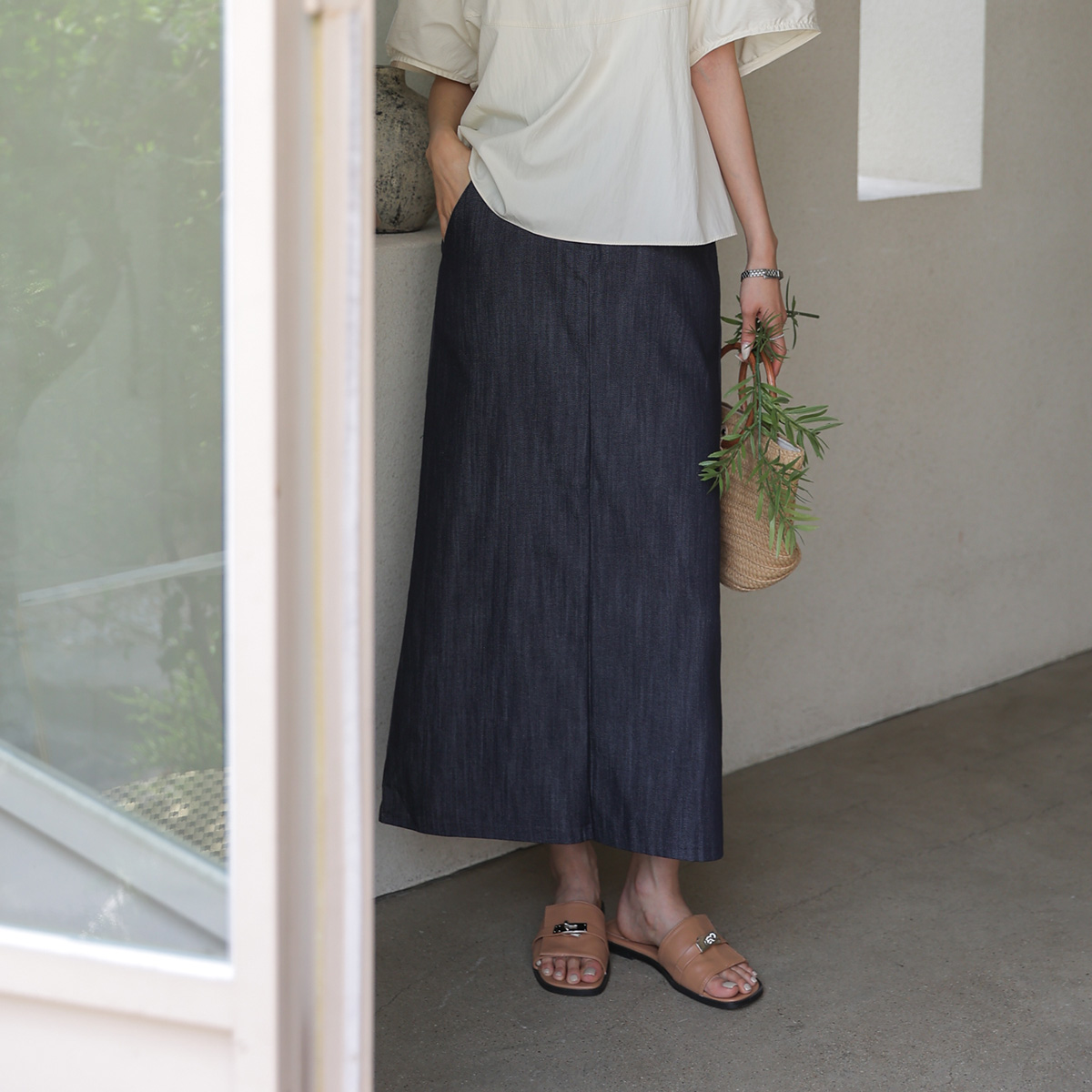 <font color="bb4b57"><b>Limited quantity SALE</b></font><br> Non-Fade Slim Flare Raw Denim Skirt