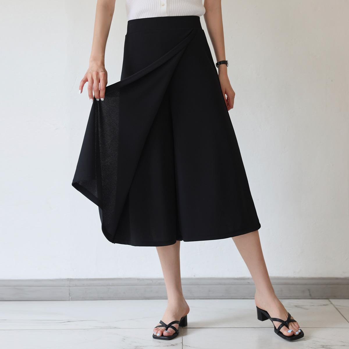 <b>[Limited Quantity SALE]</b> <b>[Made]</b> A must-have item: the stretchy wide-wrap skirt pants.