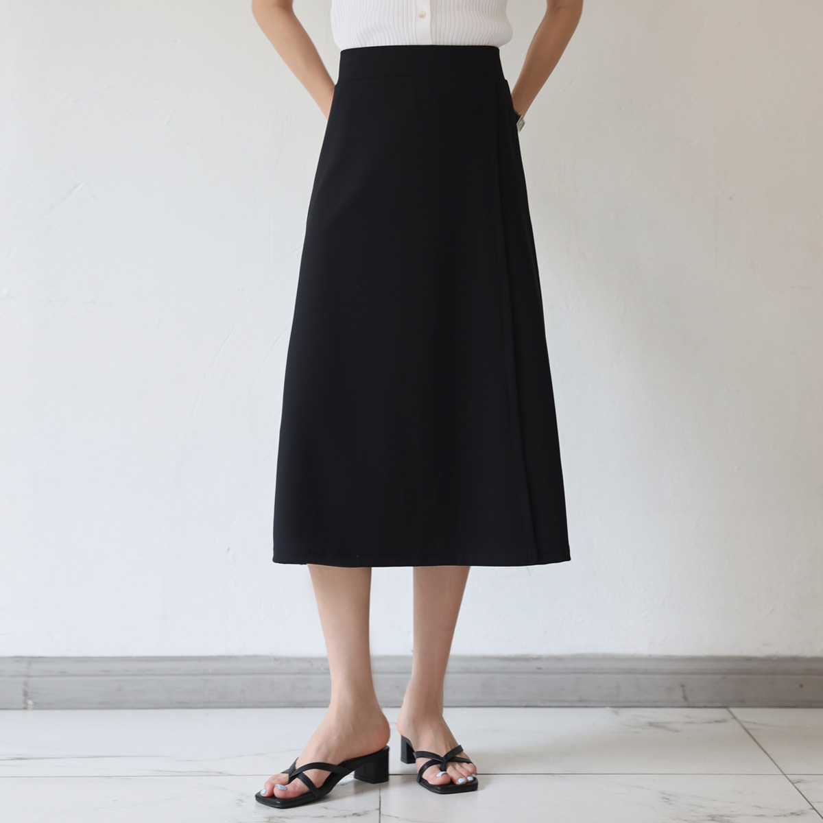 <b>[Limited Quantity SALE]</b> <b>[Made]</b> A must-have item: the stretchy wide-wrap skirt pants.
