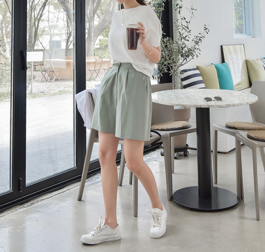 <font color="bb4b57"><b>Limited quantity SALE</b></font><br> Cool 4-part banding shorts