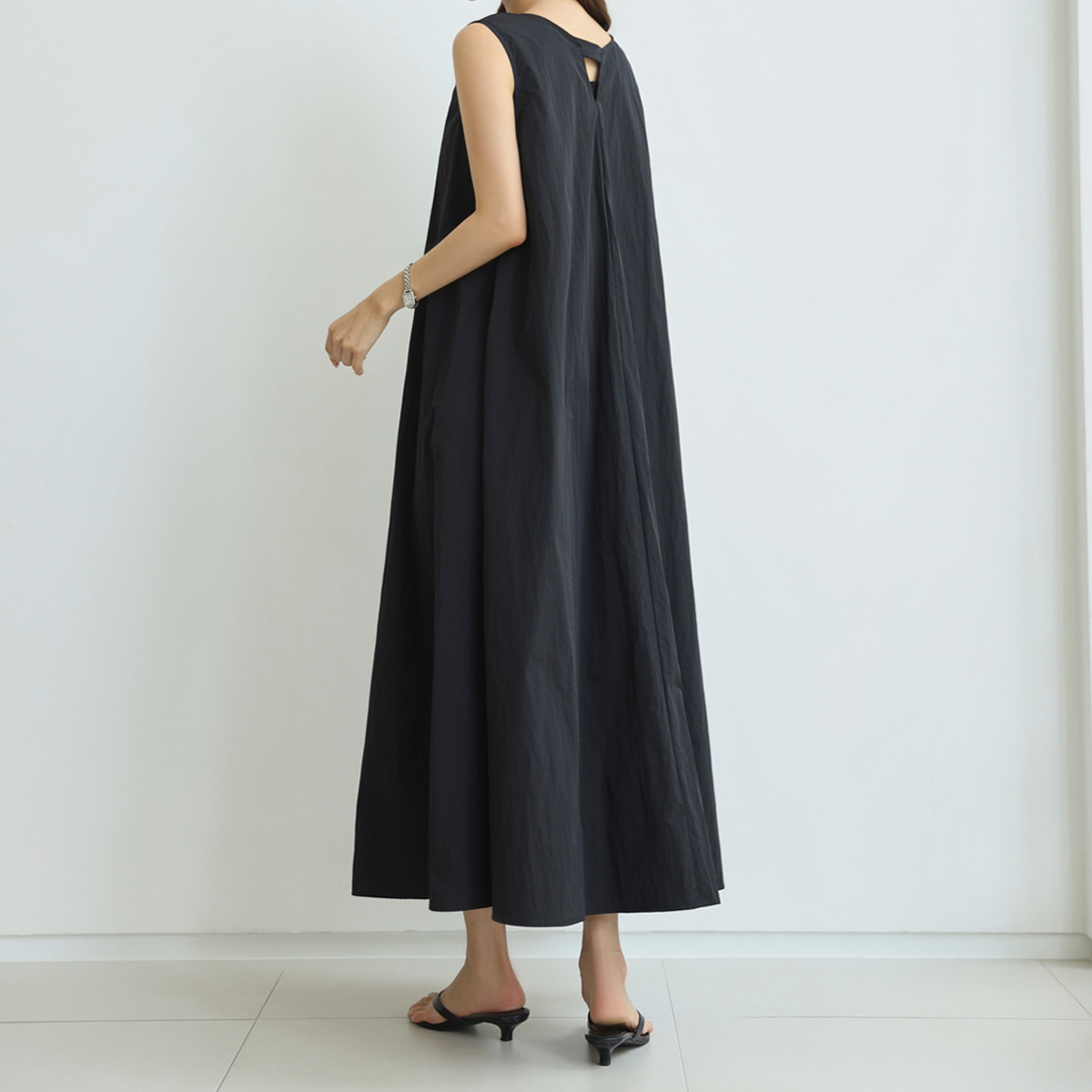 <b>[Limited Quantity SALE]</b> Windbreaker Long Maxi Nashi One-Piece