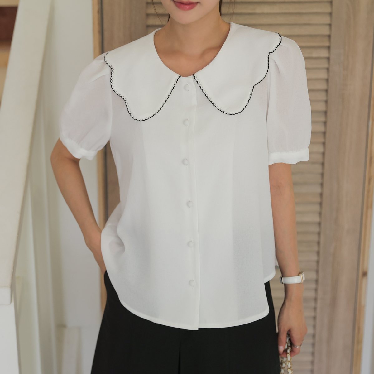 Lovely tulip collar blouse