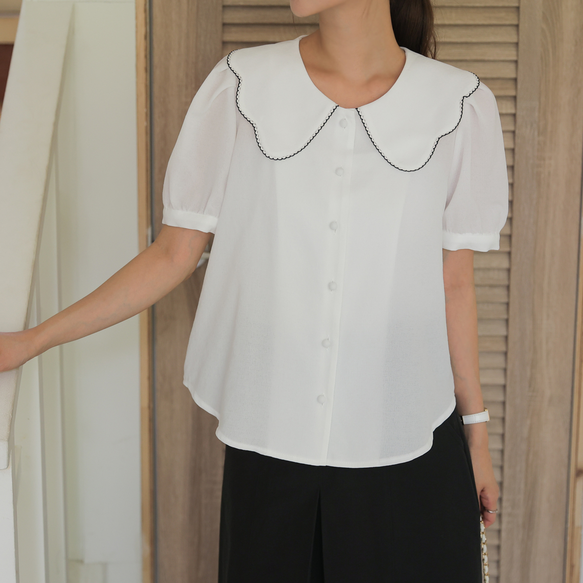 Lovely tulip collar blouse