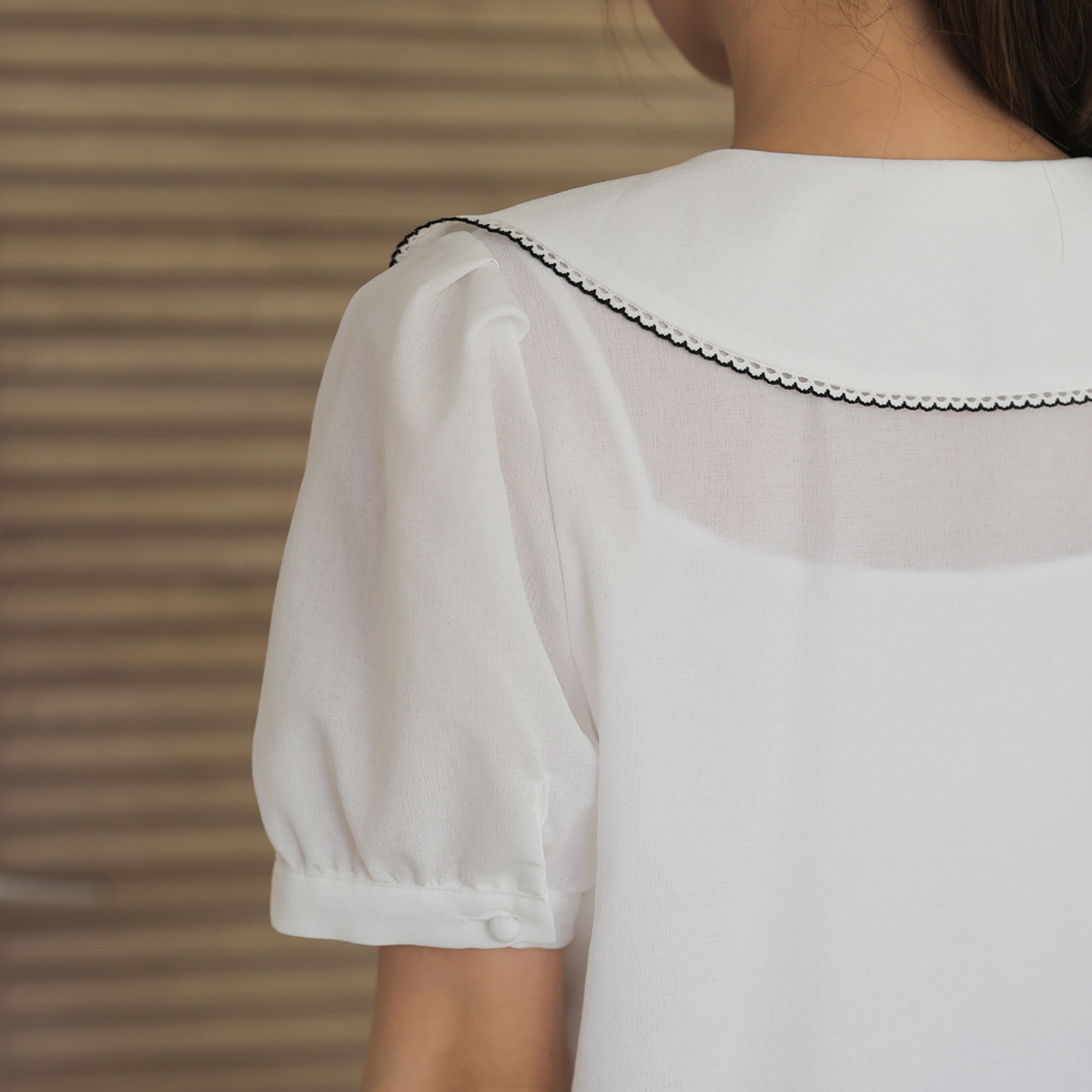 Lovely tulip collar blouse