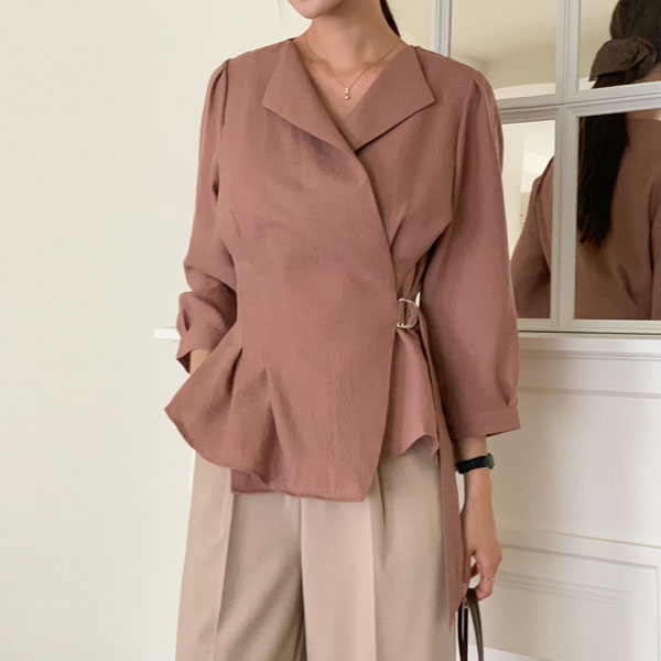 <font color="bb4b57"><b>Limited quantity SALE</b></font><br> Modern collar belted 3/4 blouse