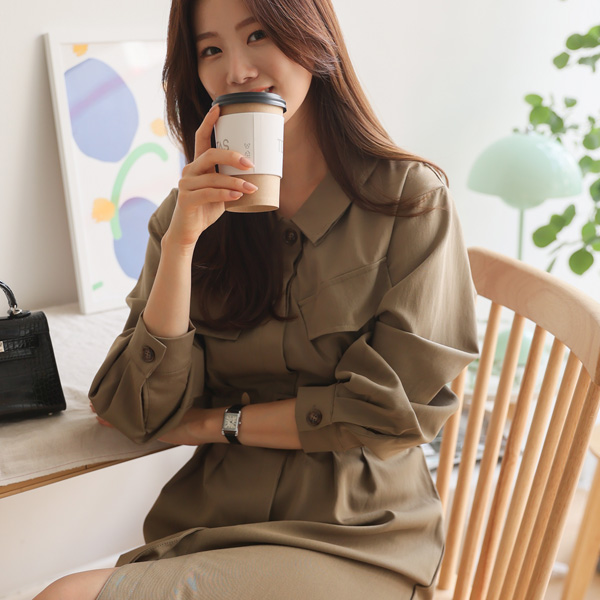 <font color="bb4b57"><b>Limited quantity SALE</b></font><br> Roen Wing Collar Pocket Shirt One-Piece (Beltset)