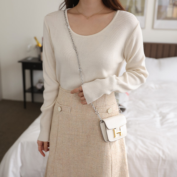 <font color="bb4b57"><b>Limited quantity SALE</b></font><br> Venice U-neck cropped knit