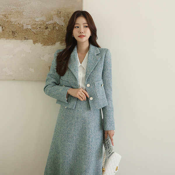 <font color="bb4b57"><b>Limited quantity SALE</b></font><br> The L Crop Tweed Jacket (SM) (Brand Fair)