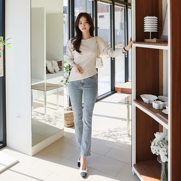 <font color="bb4b57"><b>Limited quantity SALE</b></font><br> 3type comfortable Washing blue gray straight denim (band waist) (S-2L)