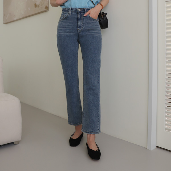 <font color="bb4b57"><b>Limited quantity SALE</b></font><br> Hidden Tape Solid Straight-Fit Denim Pants (SL)