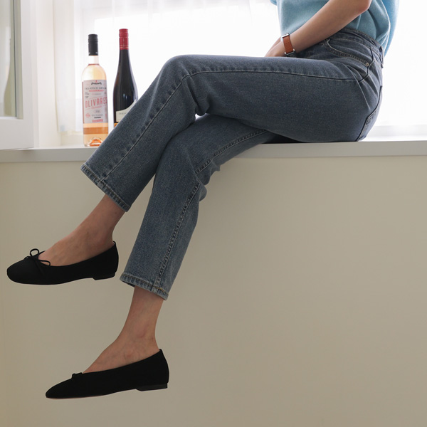 <font color="bb4b57"><b>Limited quantity SALE</b></font><br> Hidden Tape Solid Straight-Fit Denim Pants (SL)