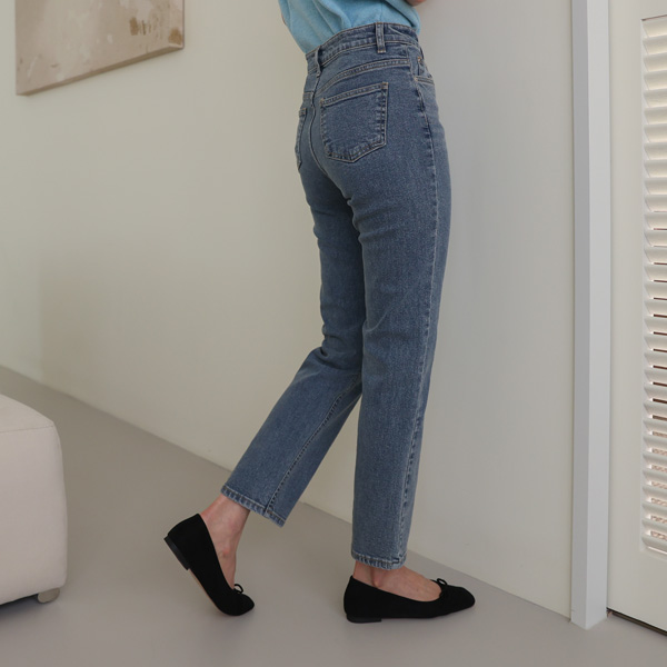 <font color="bb4b57"><b>Limited quantity SALE</b></font><br> Hidden Tape Solid Straight-Fit Denim Pants (SL)
