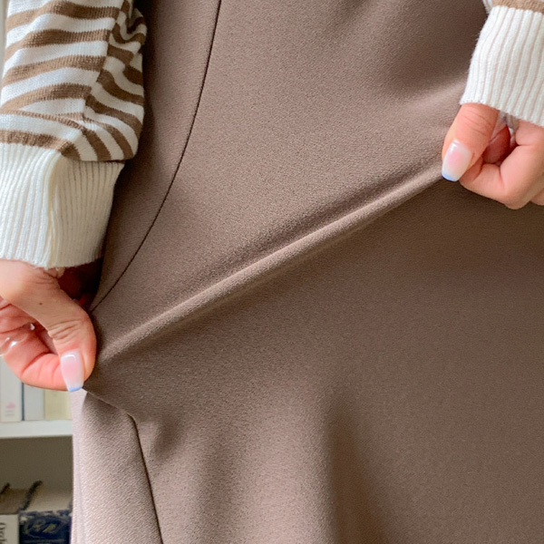 <font color="bb4b57"><b>Limited quantity SALE</b></font><br> <font color="#810100"><b>[D_Self-made]</b></font> A must-have item: a tight, slit skirt