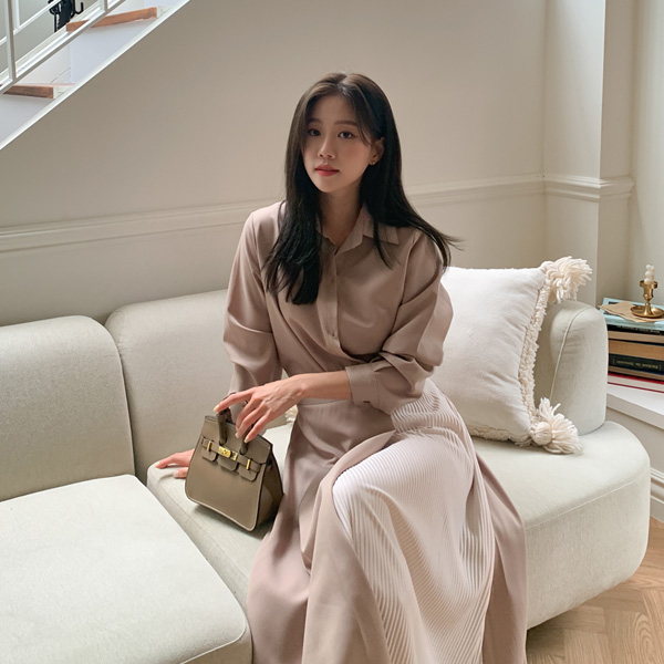 <font color="bb4b57"><b>Limited quantity SALE</b></font><br> Melody color combination pleated one-piece