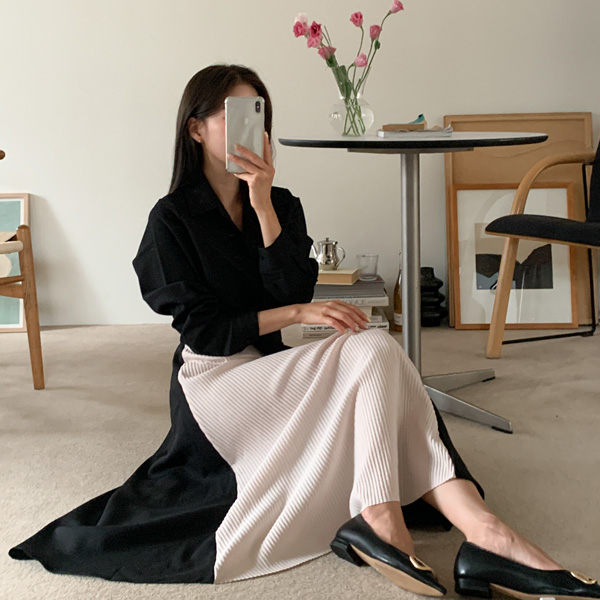 <font color="bb4b57"><b>Limited quantity SALE</b></font><br> Melody color combination pleated one-piece