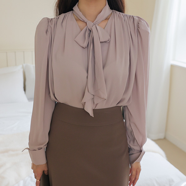 <font color="bb4b57"><b>Limited quantity SALE</b></font><br> sugar V-neck ribbon tie blouse